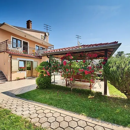 Apartment Erika Umag Exterior photo
